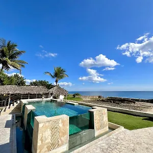 Triton Boutique & Restaurant Guayacanes